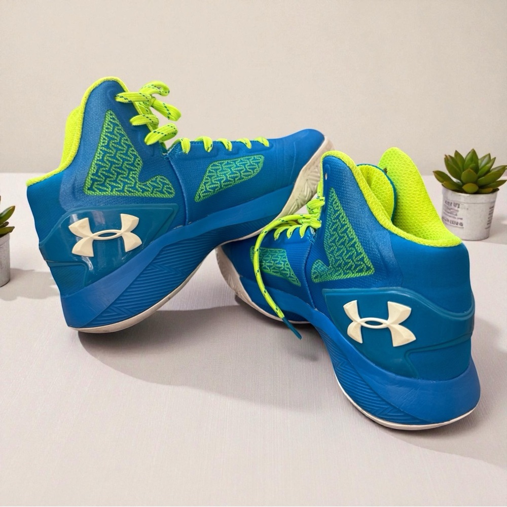 Under Armour Kids ClutchFit Drive 2 basketball shoes Blue Size 6Y